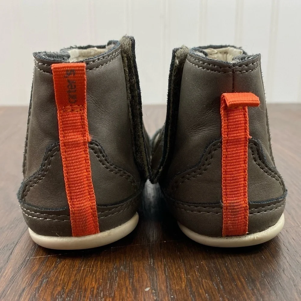 Carter’s Baby Shoes Boots Gray/Tan with Camo On The Side Rubber‎ Bottom Sz 4